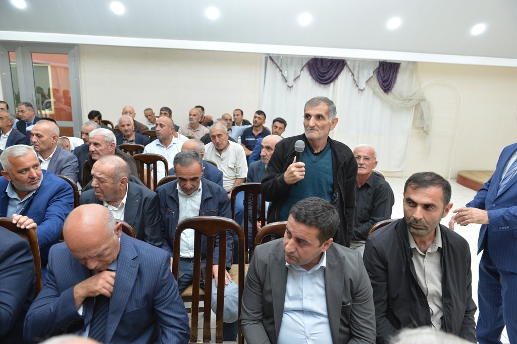 Taleh Qaraşov Boladə kəndində sakinlərlə səyyar qəbul keçirib - FOTOLAR